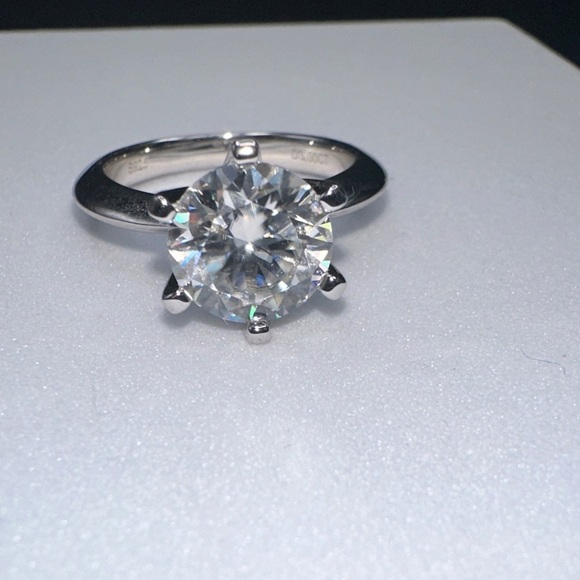 Stunning Silver Ring with Brilliant 3 ct Moissanite Clear Stone - Picture 3 of 6